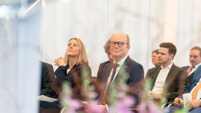 Ministerpräsident Hendrik Wüst übergibt den Bundesverdienstorden an drei Persönlichkeiten aus Nordrhein-Westfalen