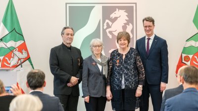 Ministerpräsident Hendrik Wüst übergibt den Bundesverdienstorden an drei Persönlichkeiten aus Nordrhein-Westfalen