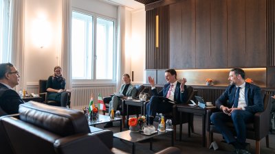 Ministerpräsident Hendrik Wüst empfängt den Botschafter der Republik Indien zum Antrittsbesuch