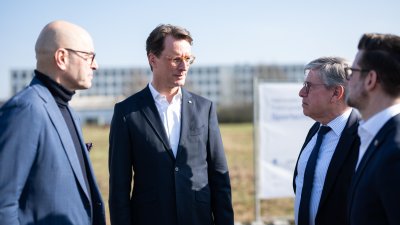 MP Wüst im Gespräch mit Vertretern