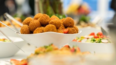 Die Landesregierung lädt zum Iftar-Empfang in die Staatskanzlei ein