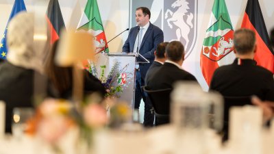 Die Landesregierung lädt zum Iftar-Empfang in die Staatskanzlei ein
