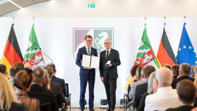 Ministerpräsident Hendrik Wüst verleiht Verdienstorden des Landes Nordrhein-Westfalen an 15 Persönlichkeiten