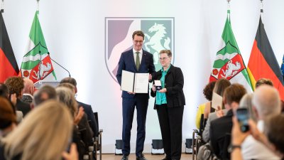 Ministerpräsident Hendrik Wüst verleiht Verdienstorden des Landes Nordrhein-Westfalen an 15 Persönlichkeiten
