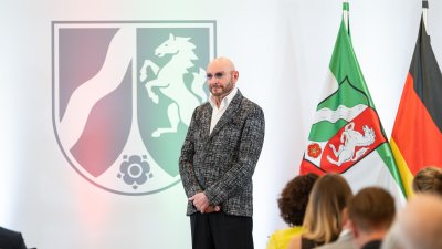 Ministerpräsident Hendrik Wüst verleiht Verdienstorden des Landes Nordrhein-Westfalen an 15 Persönlichkeiten