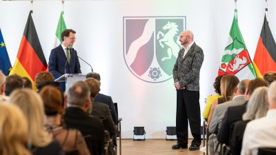Ministerpräsident Hendrik Wüst verleiht Verdienstorden des Landes Nordrhein-Westfalen an 15 Persönlichkeiten