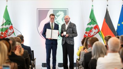 Ministerpräsident Hendrik Wüst verleiht Verdienstorden des Landes Nordrhein-Westfalen an 15 Persönlichkeiten