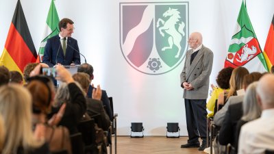 Ministerpräsident Hendrik Wüst verleiht Verdienstorden des Landes Nordrhein-Westfalen an 15 Persönlichkeiten