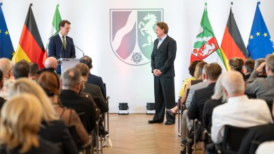 Ministerpräsident Hendrik Wüst verleiht Verdienstorden des Landes Nordrhein-Westfalen an 15 Persönlichkeiten