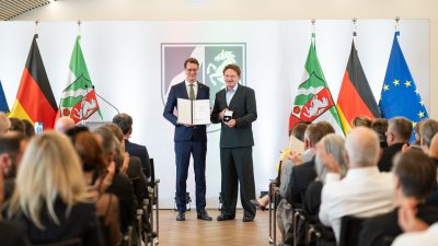 Ministerpräsident Hendrik Wüst verleiht Verdienstorden des Landes Nordrhein-Westfalen an 15 Persönlichkeiten