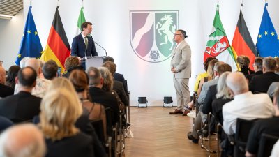 Ministerpräsident Hendrik Wüst verleiht Verdienstorden des Landes Nordrhein-Westfalen an 15 Persönlichkeiten