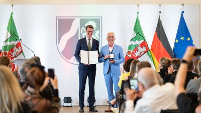Ministerpräsident Hendrik Wüst verleiht Verdienstorden des Landes Nordrhein-Westfalen an 15 Persönlichkeiten
