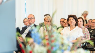 Pfarrer Franz Meurer aus Köln erhält Mevlüde-Genç-Medaille von Ministerpräsident Wüst
