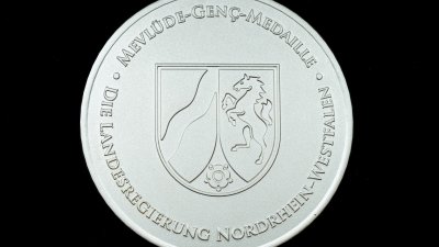 Pfarrer Franz Meurer aus Köln erhält Mevlüde-Genç-Medaille von Ministerpräsident Wüst