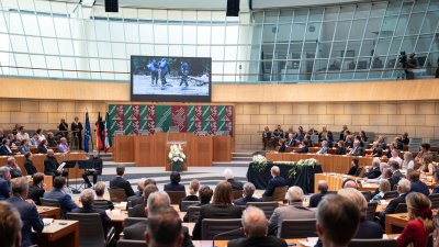 Fünf Jahre nach der Hochwasserkatastrophe: Gemeinsames Gedenken von Landtag und Landesregierung im Beisein von Bundespräsident Steinmeier 