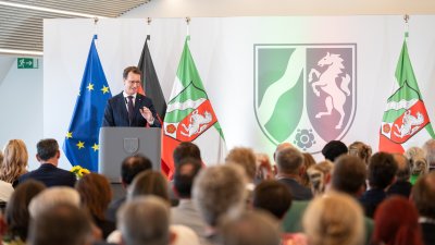 Ministerpräsident Hendrik Wüst verleiht Verdienstorden des Landes Nordrhein-Westfalen an 16 Persönlichkeiten