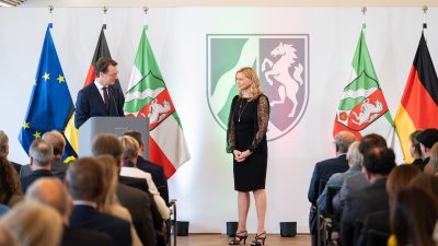 Ministerpräsident Hendrik Wüst verleiht Verdienstorden des Landes Nordrhein-Westfalen an 16 Persönlichkeiten