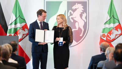 Ministerpräsident Hendrik Wüst verleiht Verdienstorden des Landes Nordrhein-Westfalen an 16 Persönlichkeiten