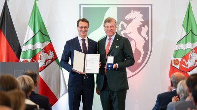 Ministerpräsident Hendrik Wüst verleiht Verdienstorden des Landes Nordrhein-Westfalen an 16 Persönlichkeiten