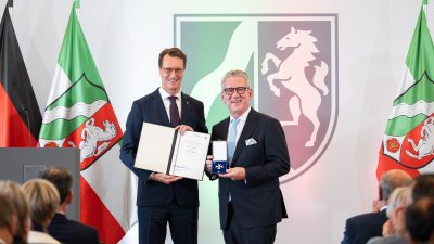 Ministerpräsident Hendrik Wüst verleiht Verdienstorden des Landes Nordrhein-Westfalen an 16 Persönlichkeiten