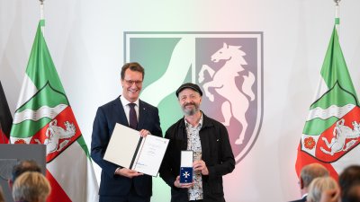 Ministerpräsident Hendrik Wüst verleiht Verdienstorden des Landes Nordrhein-Westfalen an 16 Persönlichkeiten