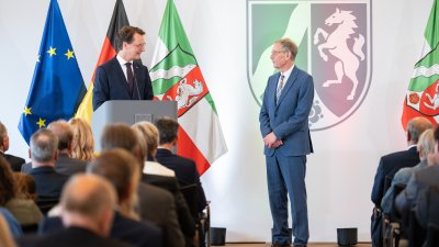Ministerpräsident Hendrik Wüst verleiht Verdienstorden des Landes Nordrhein-Westfalen an 16 Persönlichkeiten