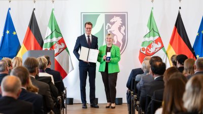 Ministerpräsident Hendrik Wüst verleiht Verdienstorden des Landes Nordrhein-Westfalen an 16 Persönlichkeiten