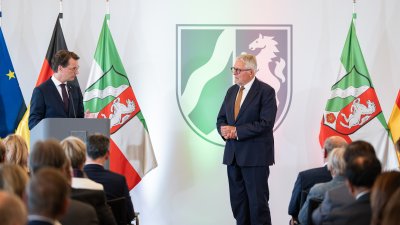 Ministerpräsident Hendrik Wüst verleiht Verdienstorden des Landes Nordrhein-Westfalen an 16 Persönlichkeiten