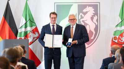 Ministerpräsident Hendrik Wüst verleiht Verdienstorden des Landes Nordrhein-Westfalen an 16 Persönlichkeiten
