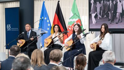 65 Jahre Anwerbeabkommen: Ministerpräsident Wüst dankt Gastarbeitern und würdigt Leistung und gemeinsame Geschichte türkeistämmiger Menschen für Nordrhein-Westfalen