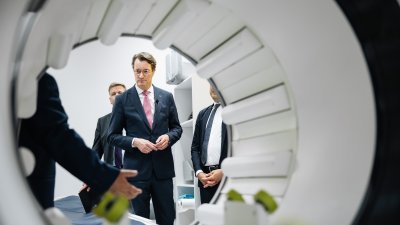 Im Rahmen der Reise besucht Ministerpräsident Wüst außerdem gemeinsam mit Vertretern des Universitätsklinikum Münster das Stanisław Sakiel Burn Treatment Center in Siemianowice Śląskie