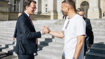 MP Wüst trifft Lukas Podolski