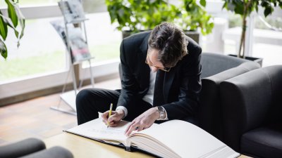 Ministerpräsident Wüst besucht die Internationale Jugendbegegnungsstätte (IJBS) in Oświęcim