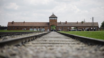 Erinnerung bewahren, Antisemitismus entschlossen bekämpfen: Ministerpräsident Wüst besucht Auschwitz-Birkenau