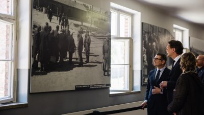 Erinnerung bewahren, Antisemitismus entschlossen bekämpfen: Ministerpräsident Wüst besucht Auschwitz-Birkenau