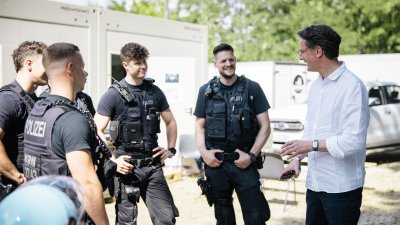 Rundgang auf dem Parookaville Festival am Flughafen Weeze