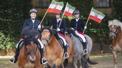 Ministerpräsident Hendrik Wüst empfängt Konsularisches Korps beim Sommerempfang in Warendorf