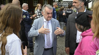 Innenminister Reul im Gespräch mit Bürgern