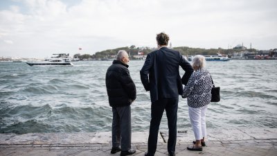  Ministerpräsident Wüst unternimmt mit Zeitzeuginnen und Zeitzeugen einen historischen Stadtspaziergang durch die Viertel Tophane und Karaköy