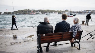  Ministerpräsident Wüst unternimmt mit Zeitzeuginnen und Zeitzeugen einen historischen Stadtspaziergang durch die Viertel Tophane und Karaköy