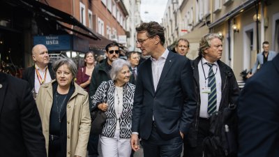  Ministerpräsident Wüst unternimmt mit Zeitzeuginnen und Zeitzeugen einen historischen Stadtspaziergang durch die Viertel Tophane und Karaköy