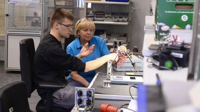 Ministerpräsidentin Hannelore Kraft beim TatKraft-Einsatz in Wuppertal
