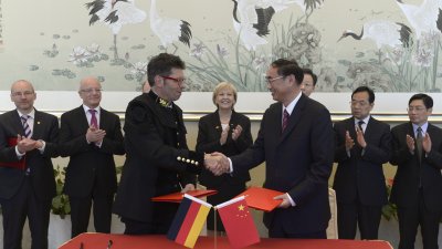 Vertragsunterzeichnung zu Koorperationvereinbarungen