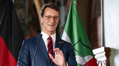 Ministerpräsident Hendrik Wüst empfängt Konsularisches Korps beim Sommerempfang auf Schloss Drachenburg