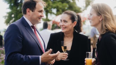 Ministerpräsident Hendrik Wüst empfängt Konsularisches Korps beim Sommerempfang auf Schloss Drachenburg