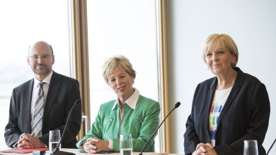 Ministerpräsidentin Kraft mit Staatssekretär  Franz-Josef Lersch-Mense und Ministerin für Bundesangelegenheiten, Europa und Medien Dr. Angelica Schwall-Düren / Foto: Land NRW / M. Hermenau