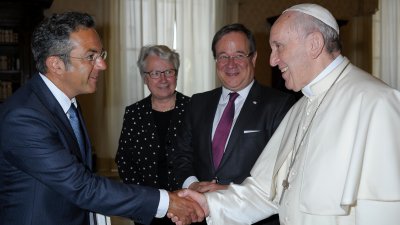 Ministerpräsident Armin Laschet trifft Papst Franziskus