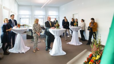 Ministerpräsident Wüst händigt Hendrik Snoek den Bundesverdienstorden aus