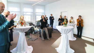 Ministerpräsident Wüst händigt Hendrik Snoek den Bundesverdienstorden aus