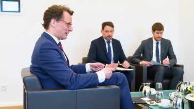Ministerpräsident Hendrik Wüst trifft den italienischen  Botschafter Armando Varricchio
